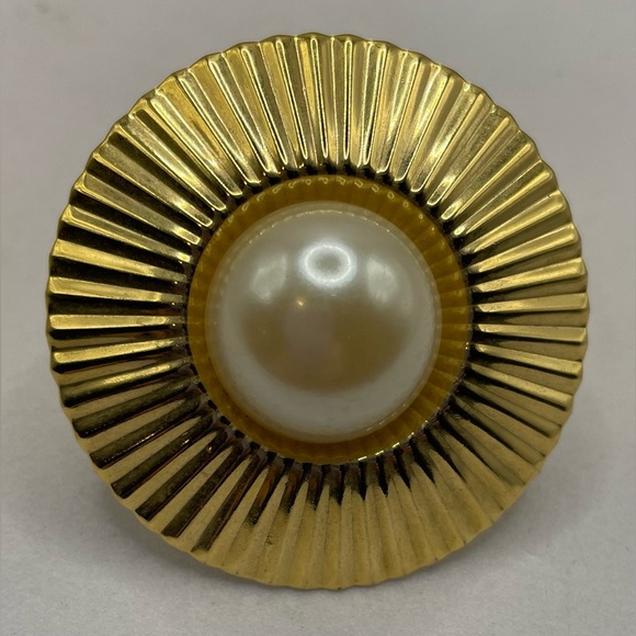 3 for $30 Vintage Gold Tone Scarf Ring with Faux Cabochon Pearl Center - Picture 8 of 8